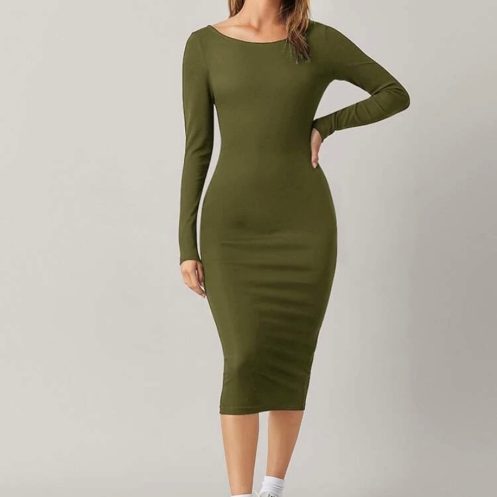 MIDI dress, nice material super comfortable. Only worn once